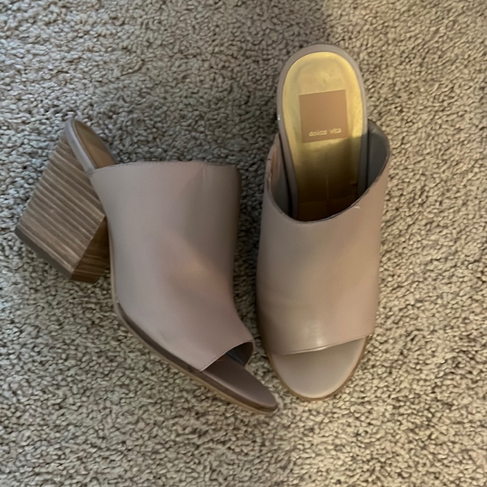 7.5 Dolce Vita nude mules.
